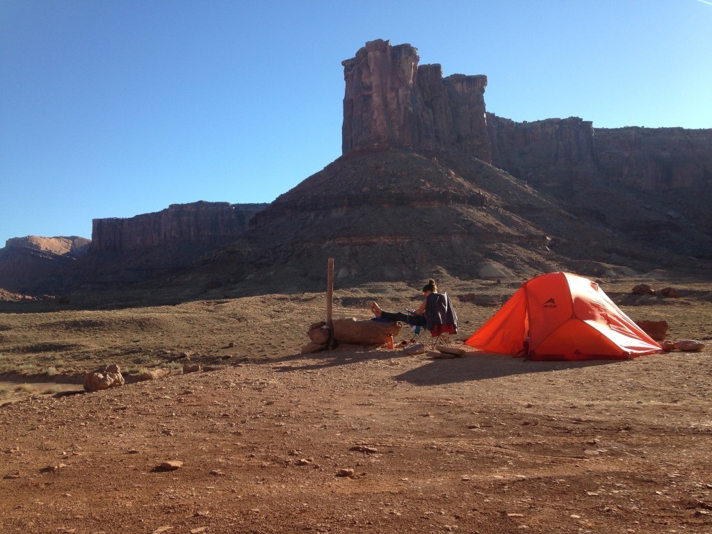 2 hours off road driving from Moab to settle down totally alone, a 30 min walk from the towers. RAD!!! Pic.: Benoit Merlin